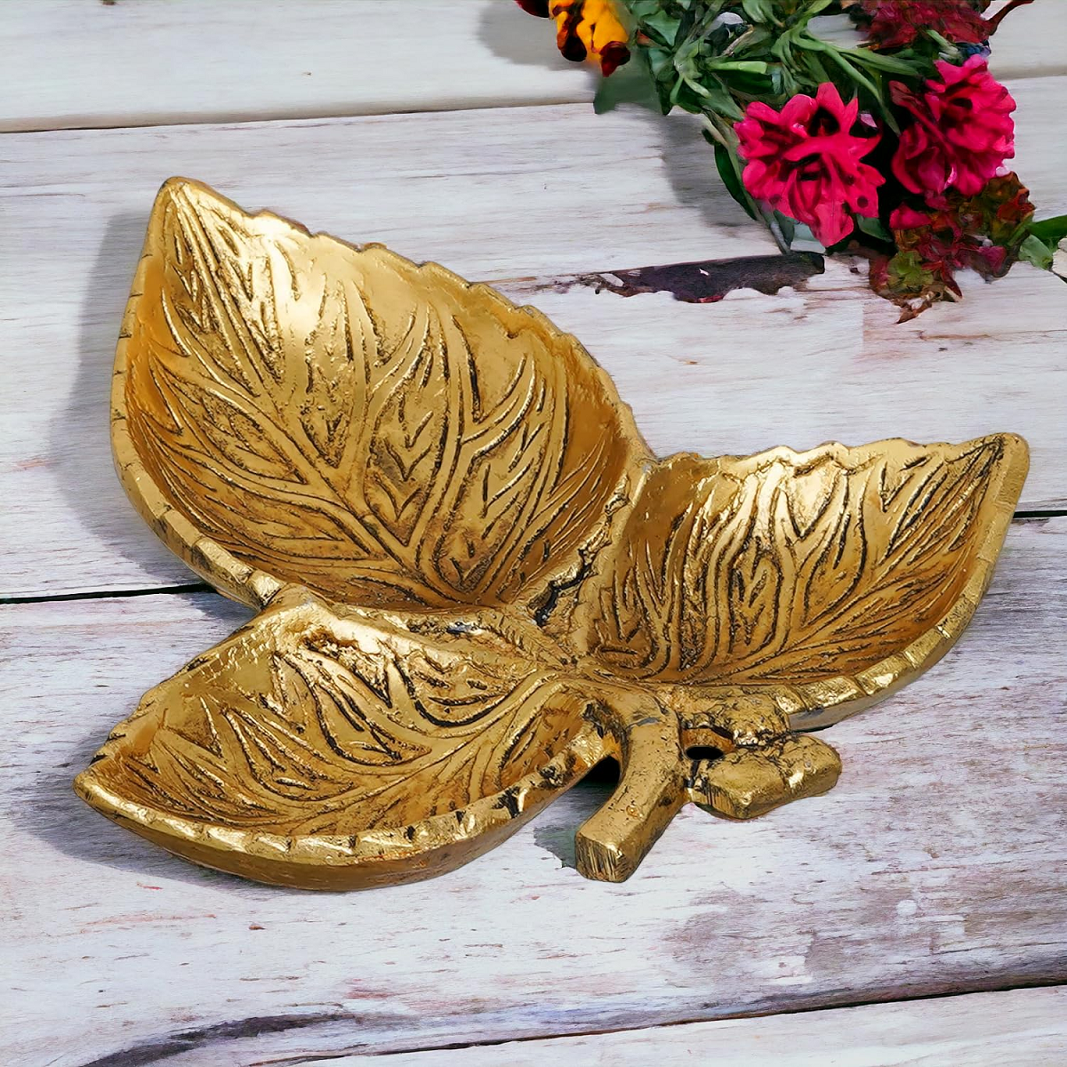 Decorative Metal Leaf Shape Dry Fruit Container/ Serving Tray